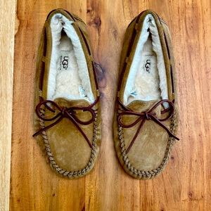 Pre-love size 9 UGG slippers